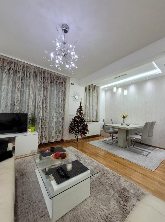 Apartment Joy Belgrado Esterno foto