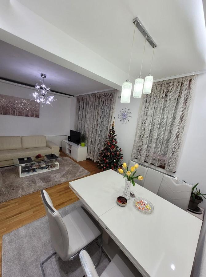 Apartment Joy Belgrado Esterno foto