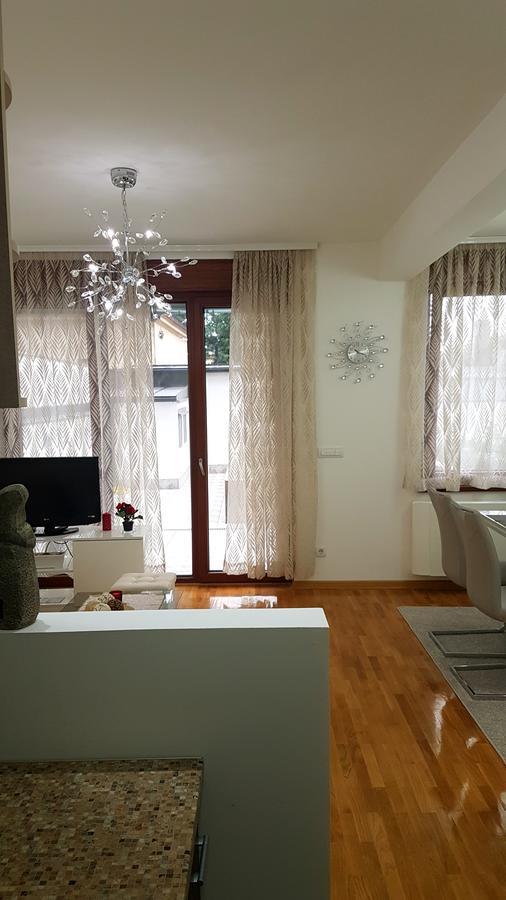 Apartment Joy Belgrado Esterno foto
