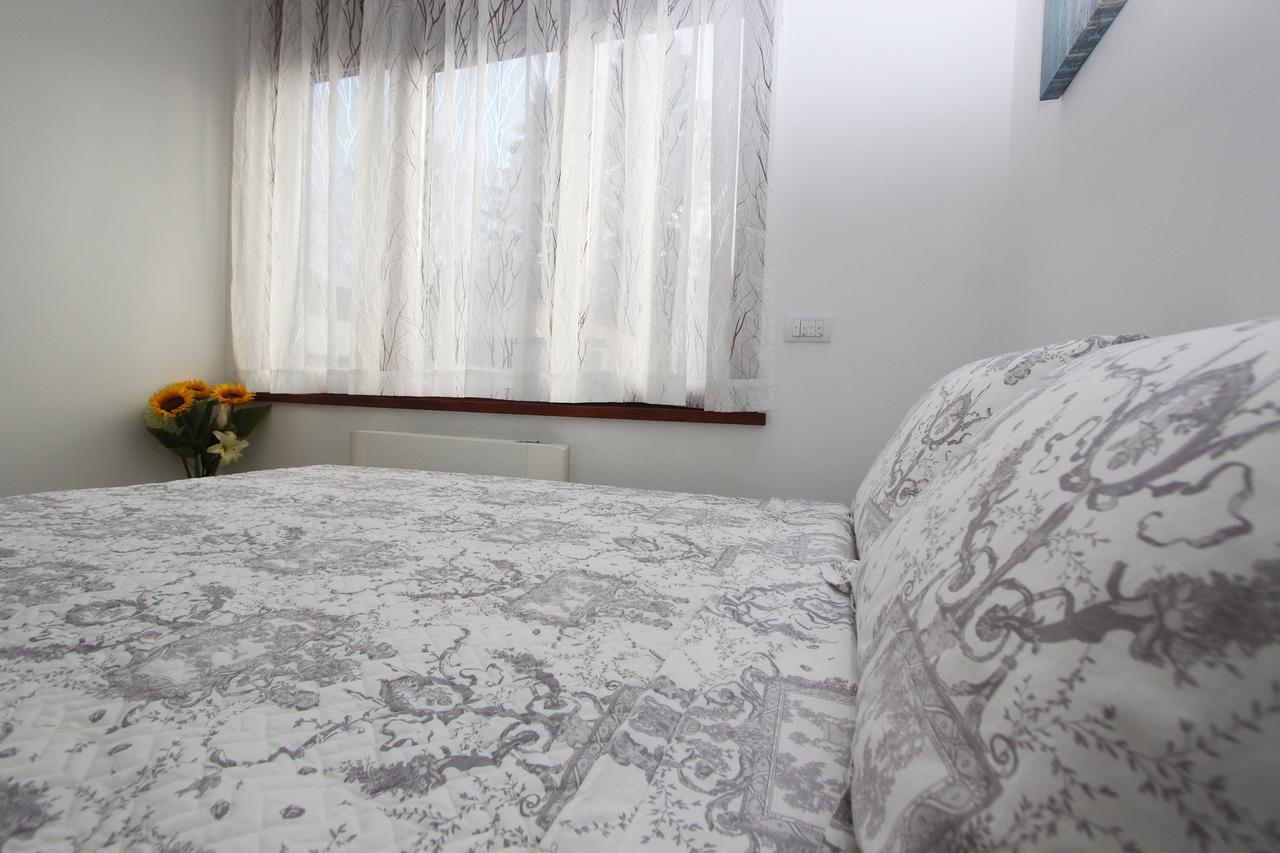 Apartment Joy Belgrado Esterno foto
