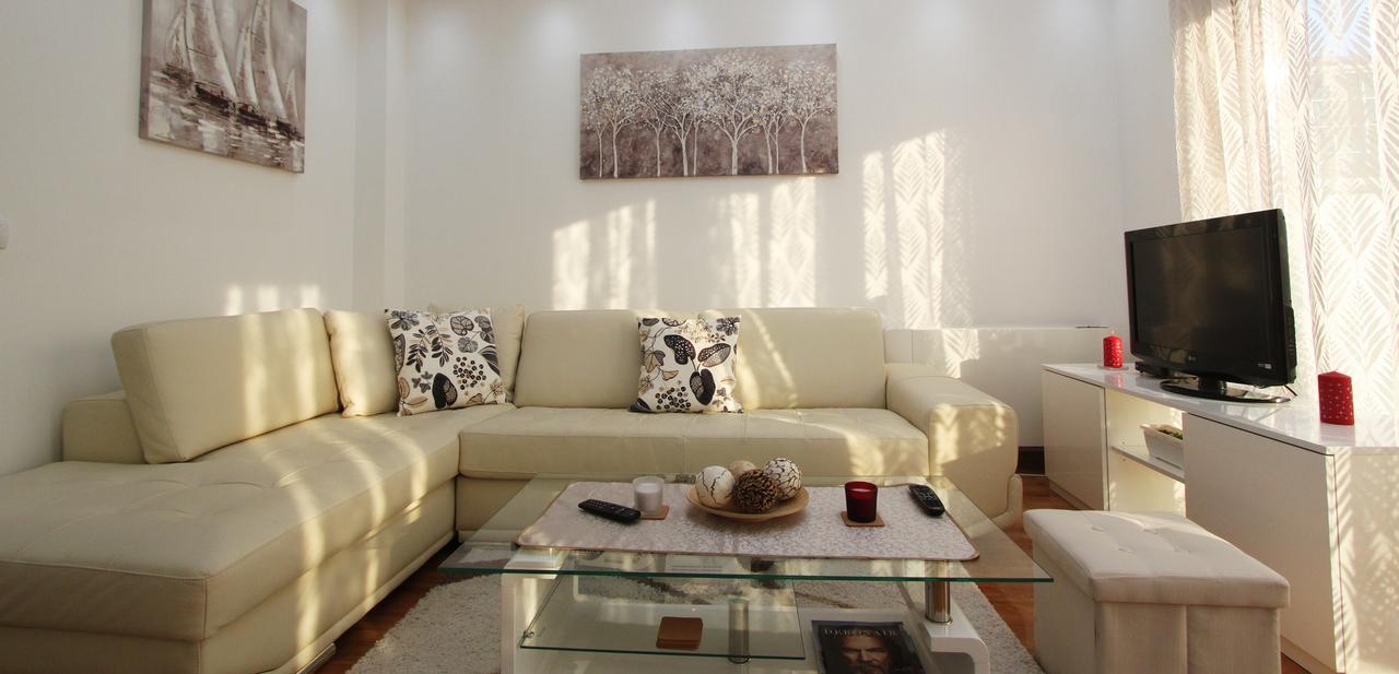 Apartment Joy Belgrado Esterno foto