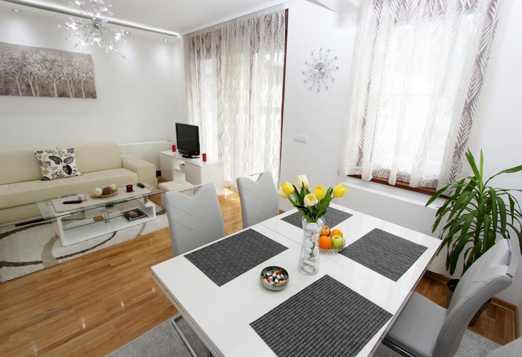 Apartment Joy Belgrado Esterno foto
