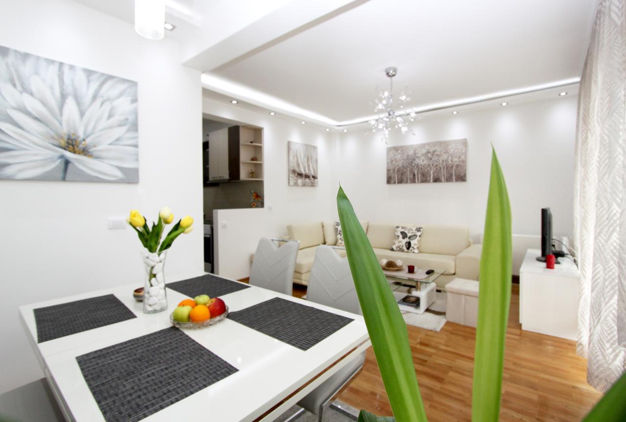 Apartment Joy Belgrado Esterno foto
