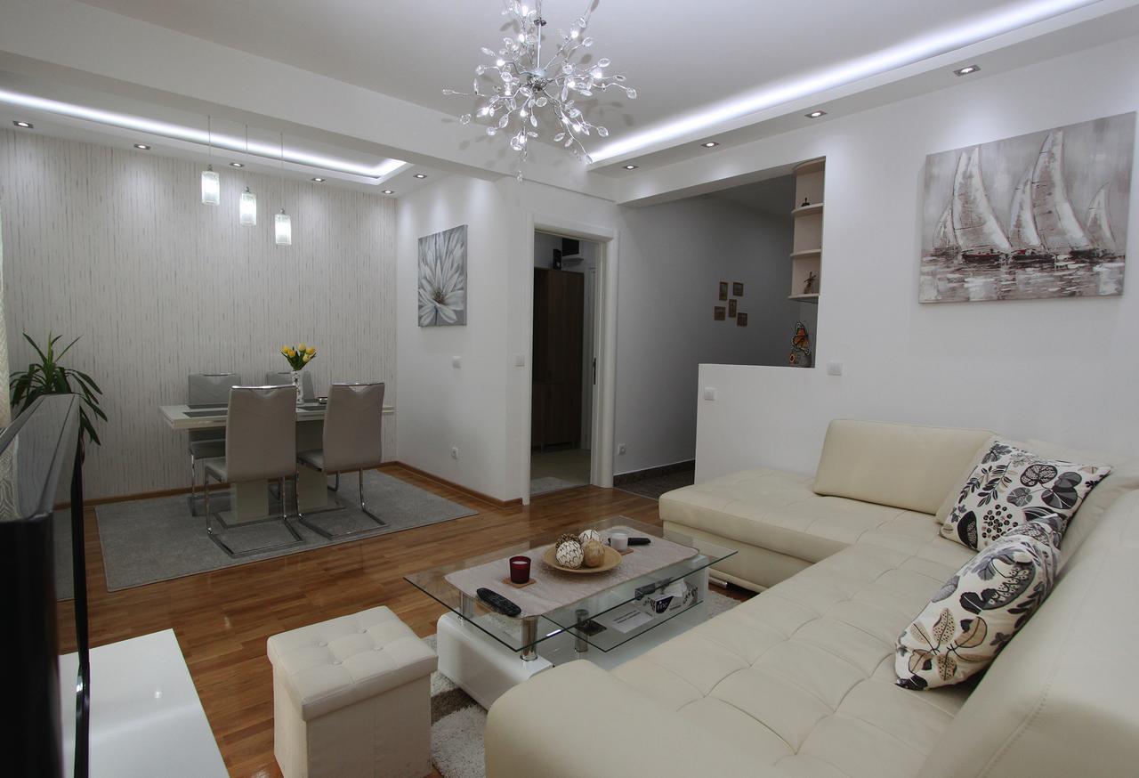 Apartment Joy Belgrado Esterno foto